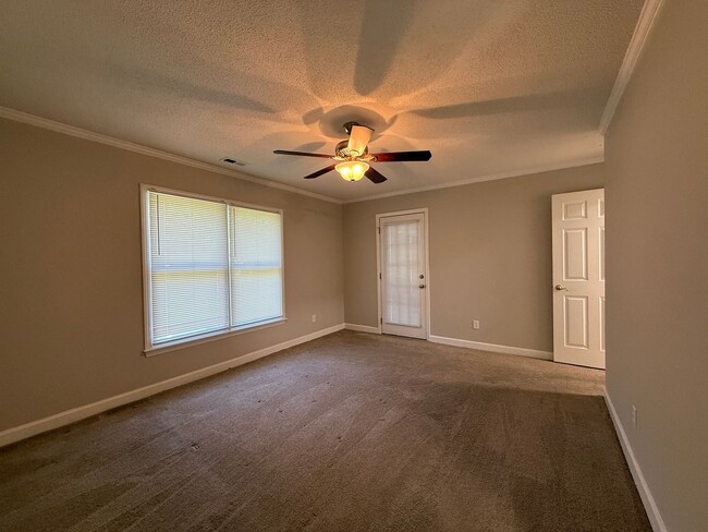 Building Photo - Spacious Two Bedroom, 2nd Floor Condo with...