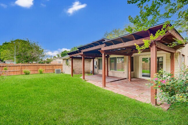 Building Photo - Spacious one story home on a corner lot!