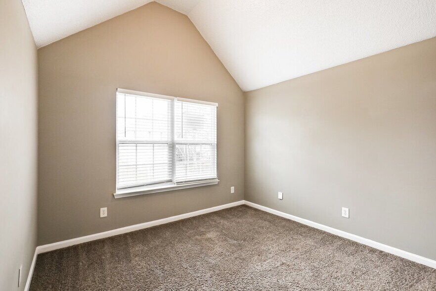 Building Photo - 2025 Registry Dr