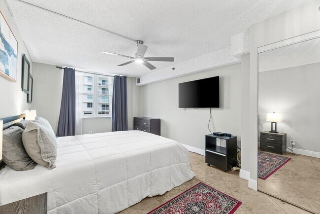 Building Photo - 4511 S Ocean Blvd