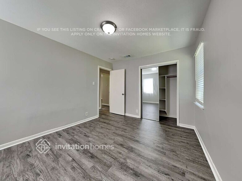 Building Photo - 2417 Moreland Dr