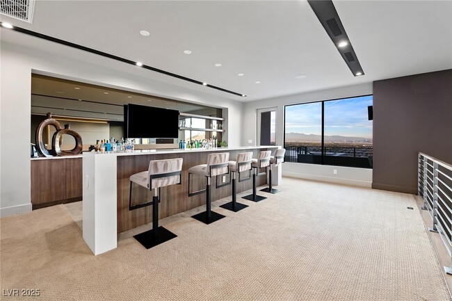 Building Photo - 810 Dragons Eye Dr
