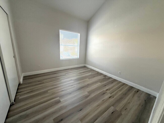 Building Photo - 5125 W Reno Ave