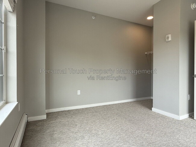 Building Photo - 600 8th St S