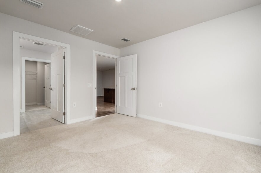 Building Photo - 5739 Addison Gate Dr
