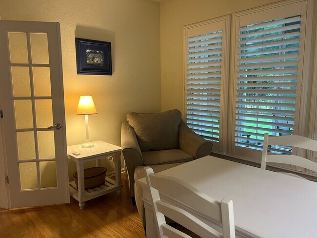Building Photo - Lovely Furnished Home in The Haven