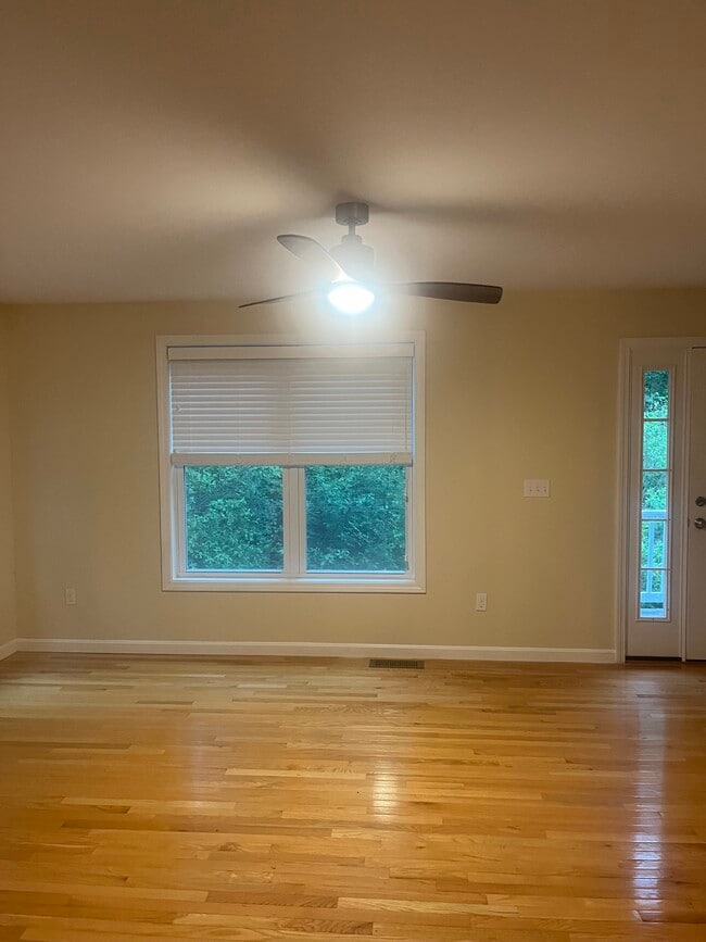 Building Photo - 11 Pinecrest Dr