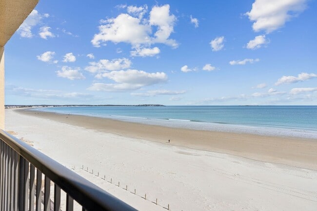 Building Photo - Fully Furnished Oceanfront 2 bed/2 bath