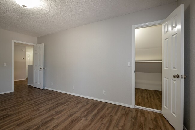 Building Photo - Gorgeous 4 Bedroom Remodel, Union Schools!