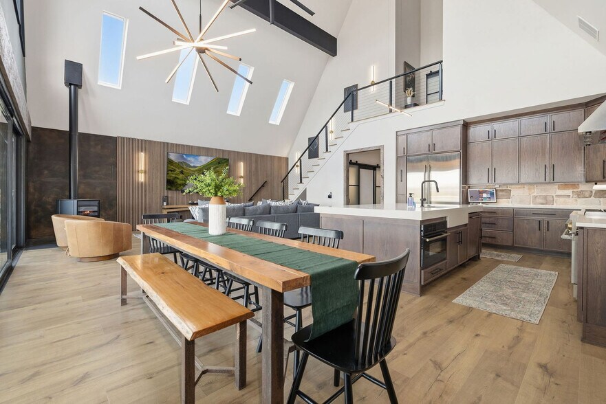 Building Photo - 9770 Larkin Ln