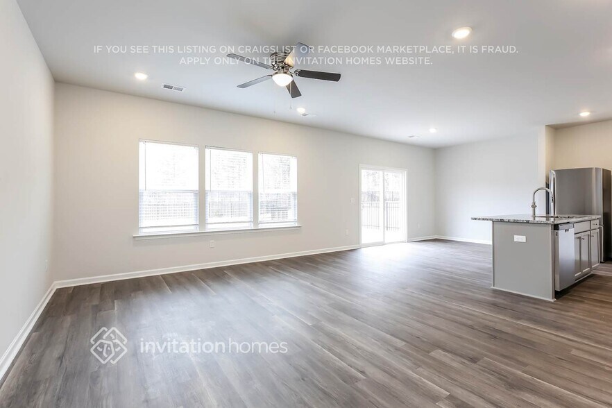 Building Photo - 3976 Zepelin Wy