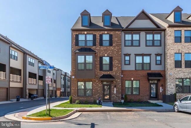 Building Photo - 4468 Sulford Ter