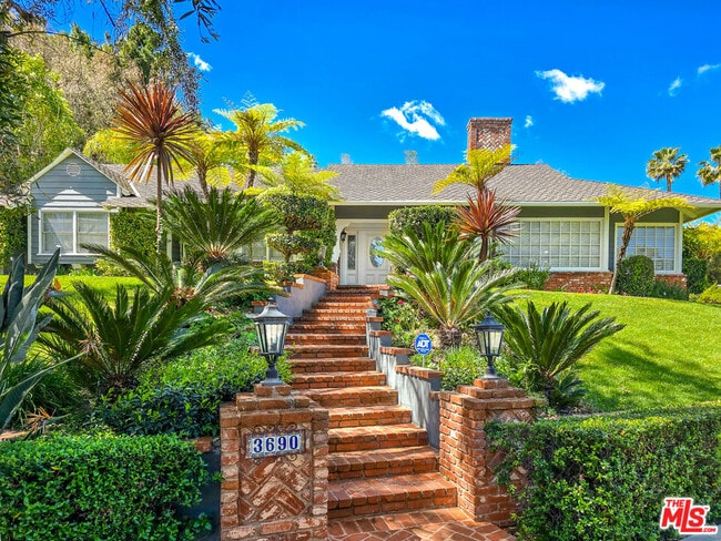 Building Photo - 3690 Crownridge Dr