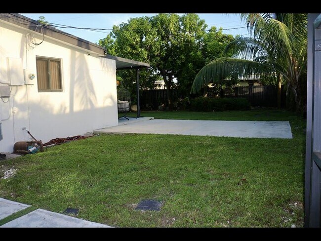 Building Photo - 10770 SW 40th St