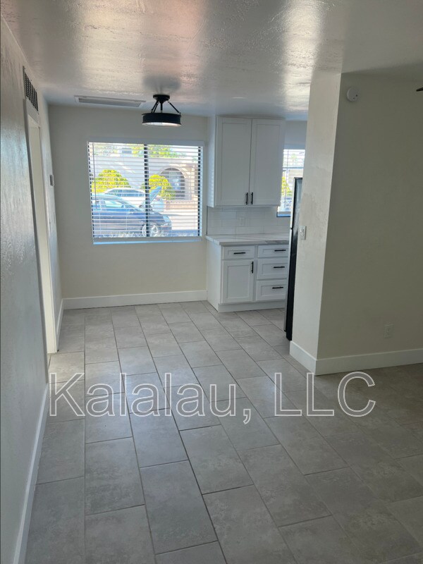 Building Photo - 6813 E Avalon Dr
