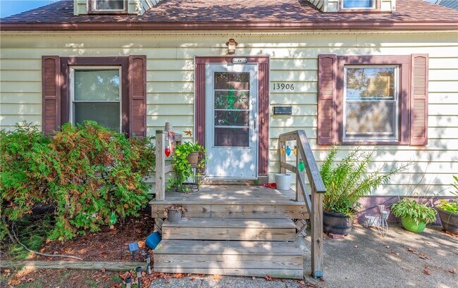 Building Photo - 13906 Sherry Ave