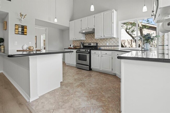 Building Photo - 3323 Peachwood Ln
