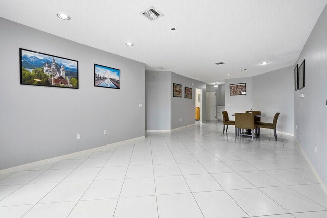 Building Photo - 5155 Europa Dr