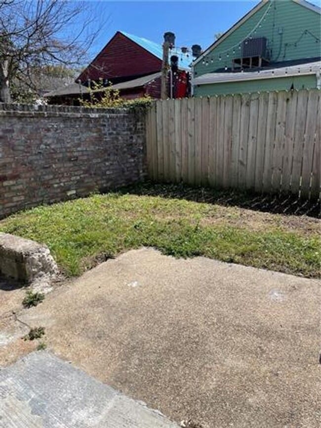 Building Photo - 2932 St Ann