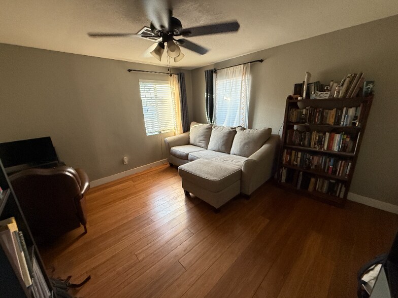 Building Photo - 359 N 21st Ave