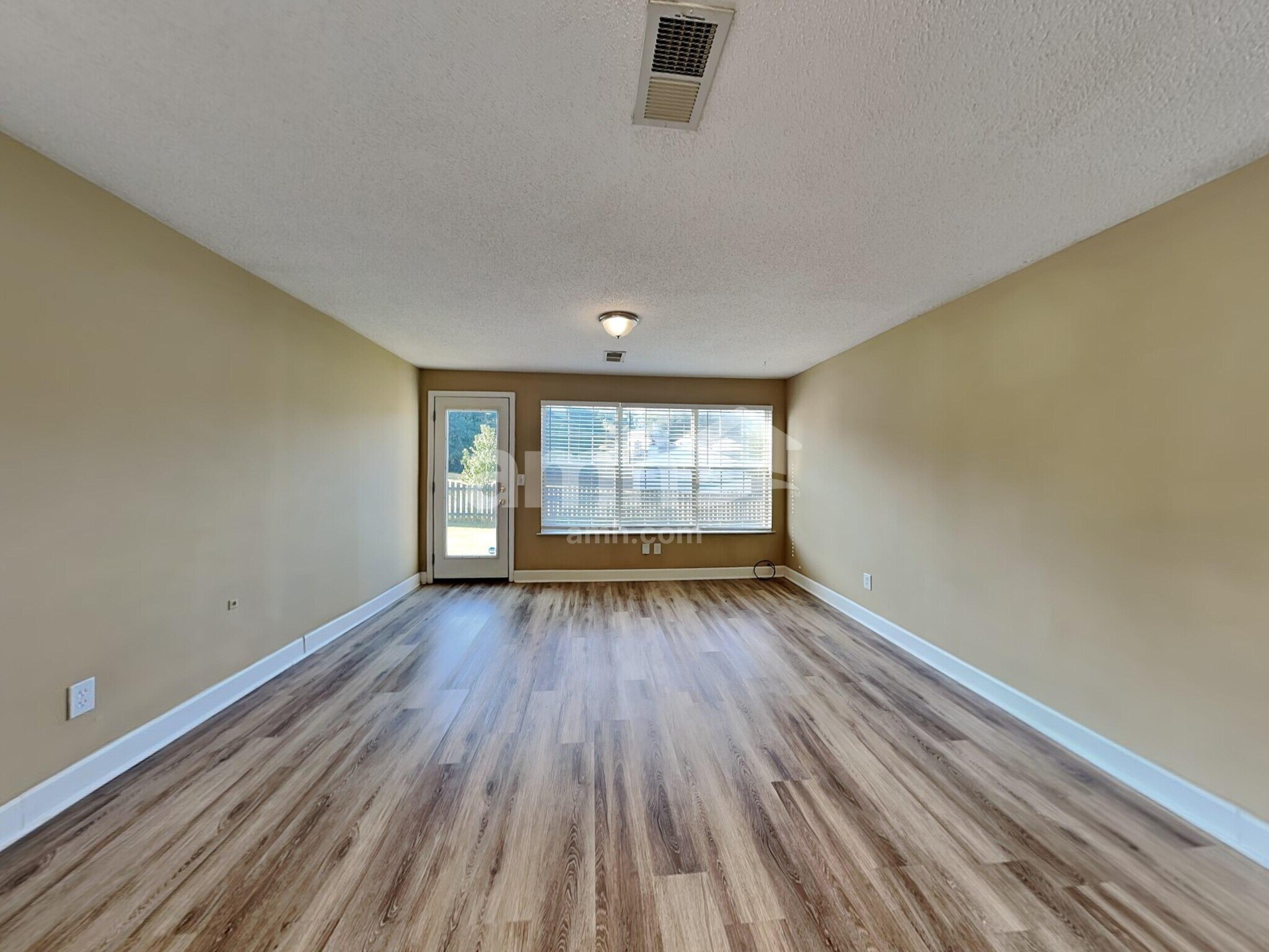 Building Photo - 208 Winding Willow Trl