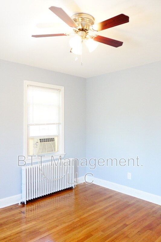 Building Photo - 812 Greenwood Cir