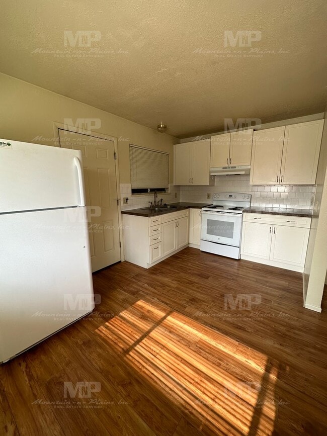 Building Photo - 1101 S Bryan Ave