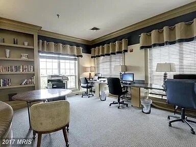 Business center - 4860 Eisenhower Ave