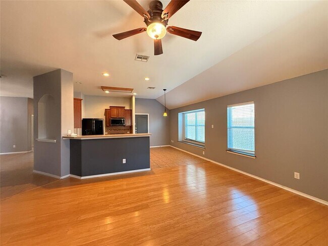 Building Photo - 2701 Pedernales Falls Dr