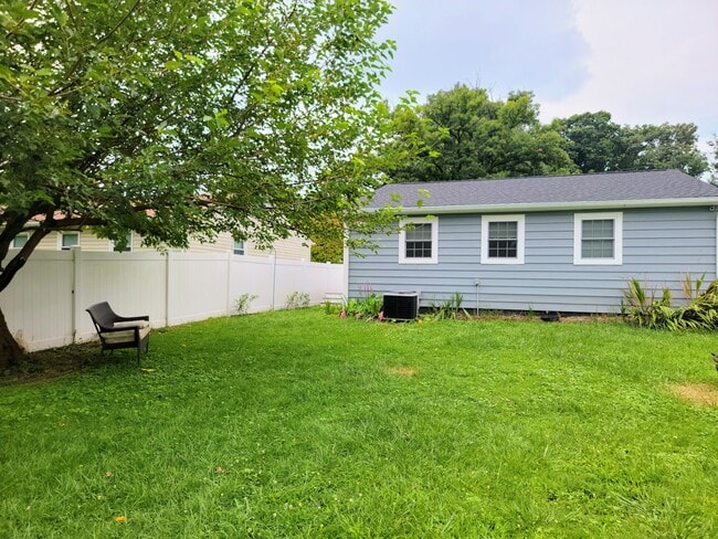 Building Photo - 707 Douglass Ave