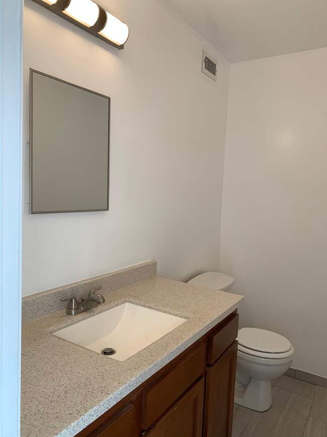 bathroom 2 - 3877 Herschel St