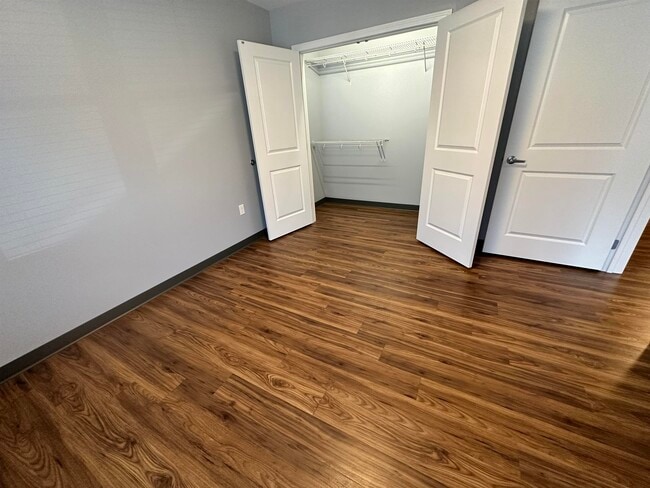 Building Photo - 52 E Ridge Dr