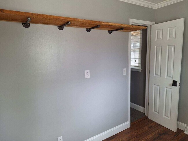 Building Photo - 1084 Nease Dr