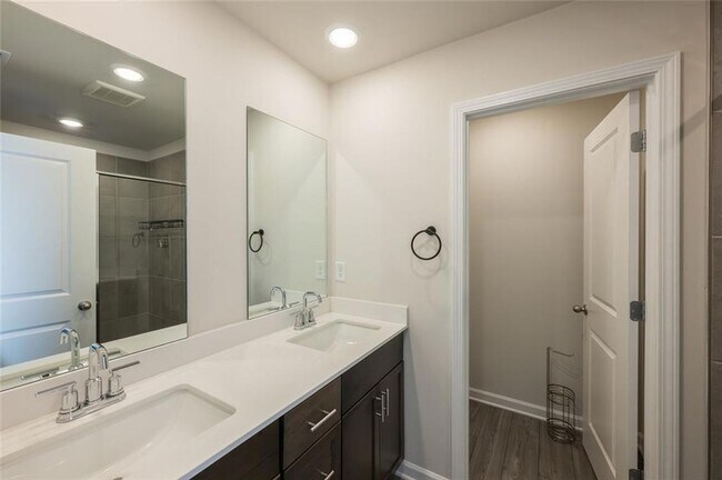 Building Photo - 345 Timberland Ave