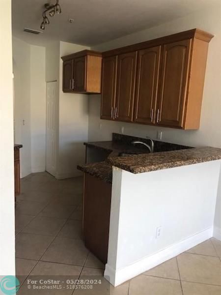 Building Photo - 1018 Pipers Cay Dr