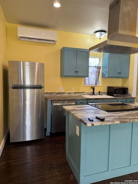 Building Photo - 317 E Myrtle St