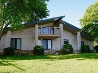 Building Photo - FOR LEASE!!