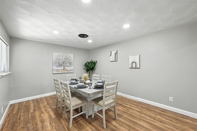 Building Photo - 214 Dorris Dr