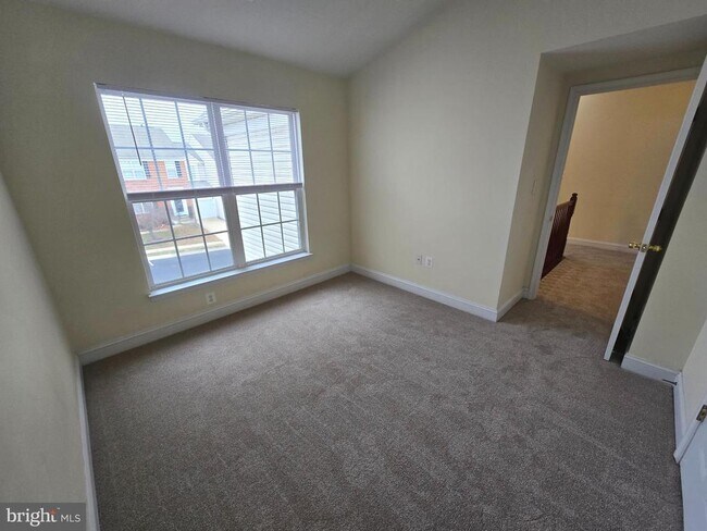 Building Photo - 116 Douglas Dr