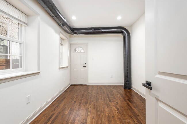 Building Photo - 2335 N 30th St