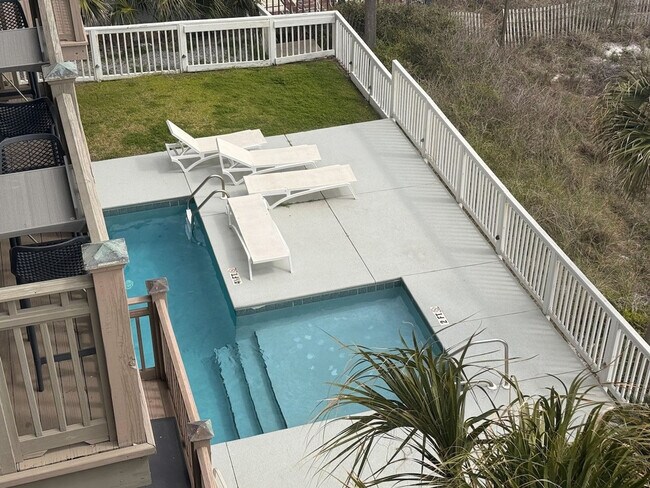 Building Photo - 8515 Surf Dr