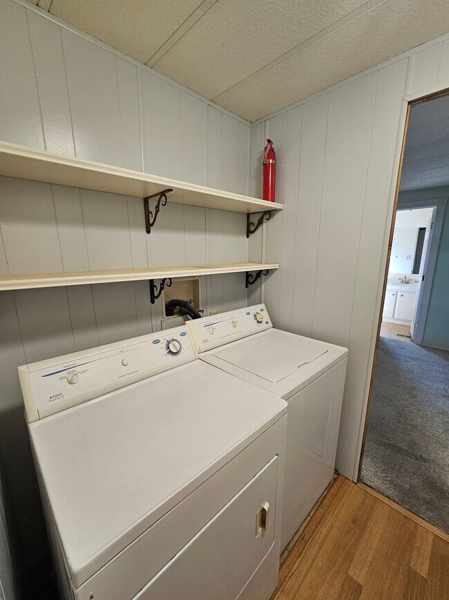 Building Photo - 2 bed/2 bath Manufactured Home in Desirabl...