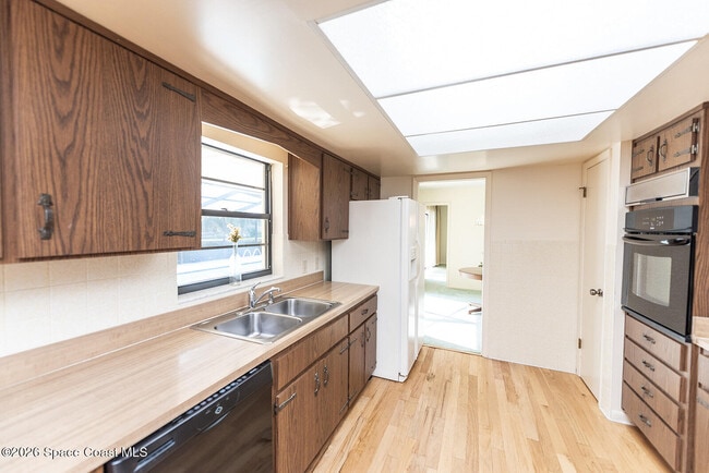 Building Photo - 5855 Whispering Ln