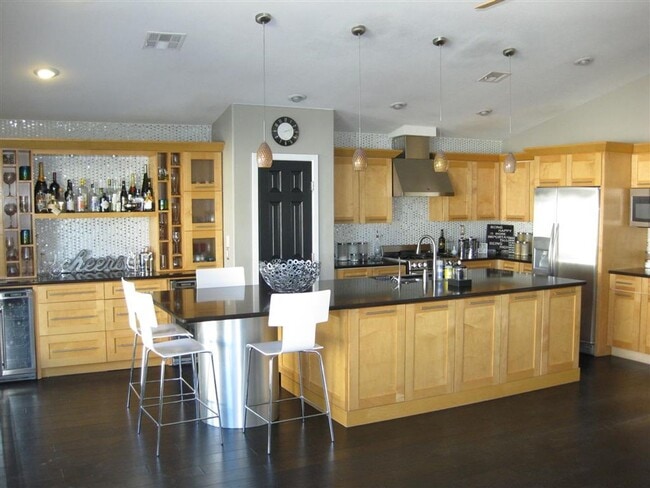 Building Photo - Beautiful and Highly Upgraded Seven Hills Home with Upgraded Pool