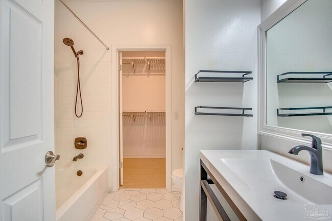 Building Photo - 1200 Jasper St