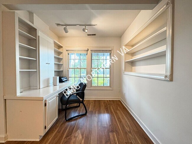 Building Photo - 43003 Golf View Dr