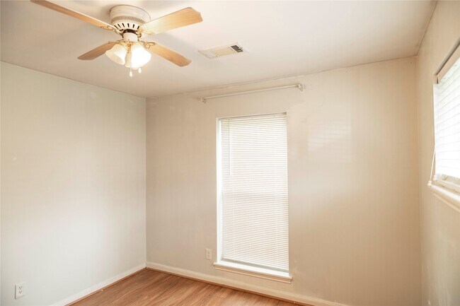 Building Photo - 8819 Hazen St