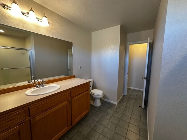 Building Photo - Views from Paradise!