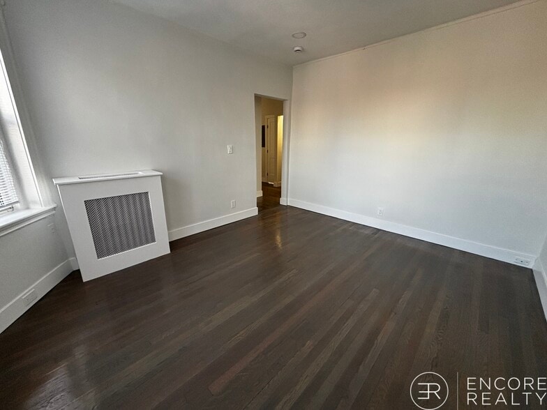 Building Photo - 111 Park Dr