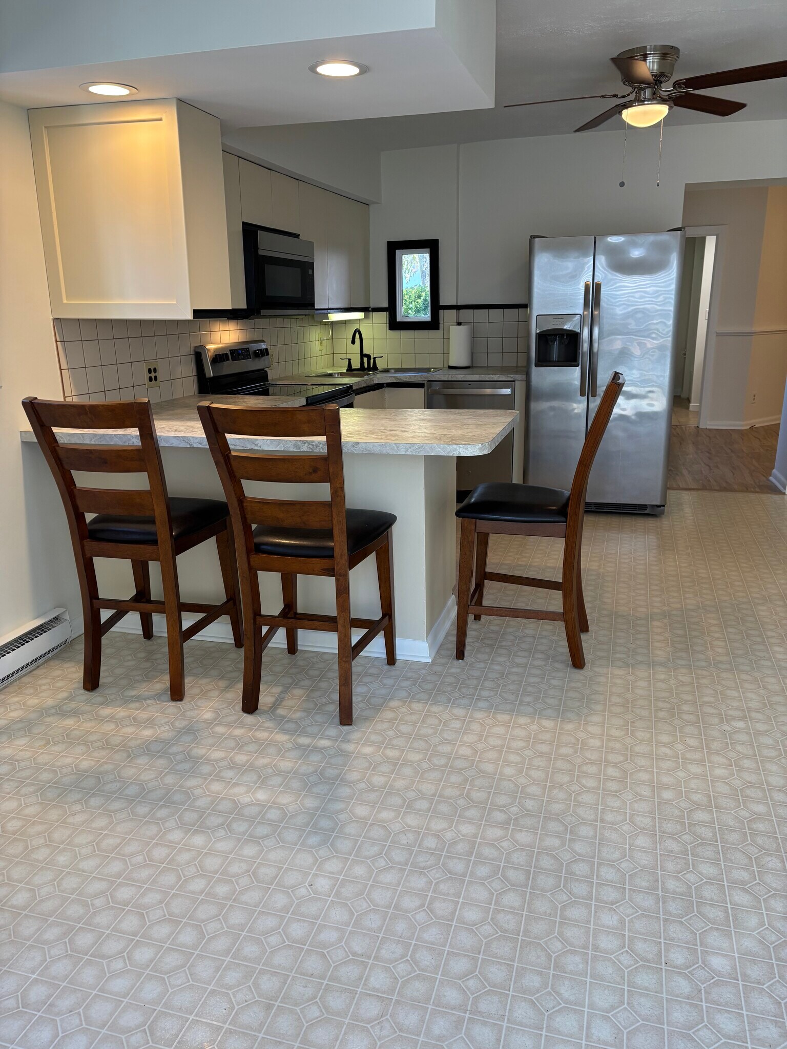 Breakfast bar - 1717 Firehouse Ln